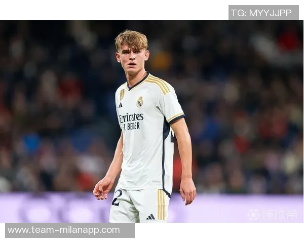 罗马诺强调法布雷加斯全心投入科莫队伍多重职责超越普通主帅角色